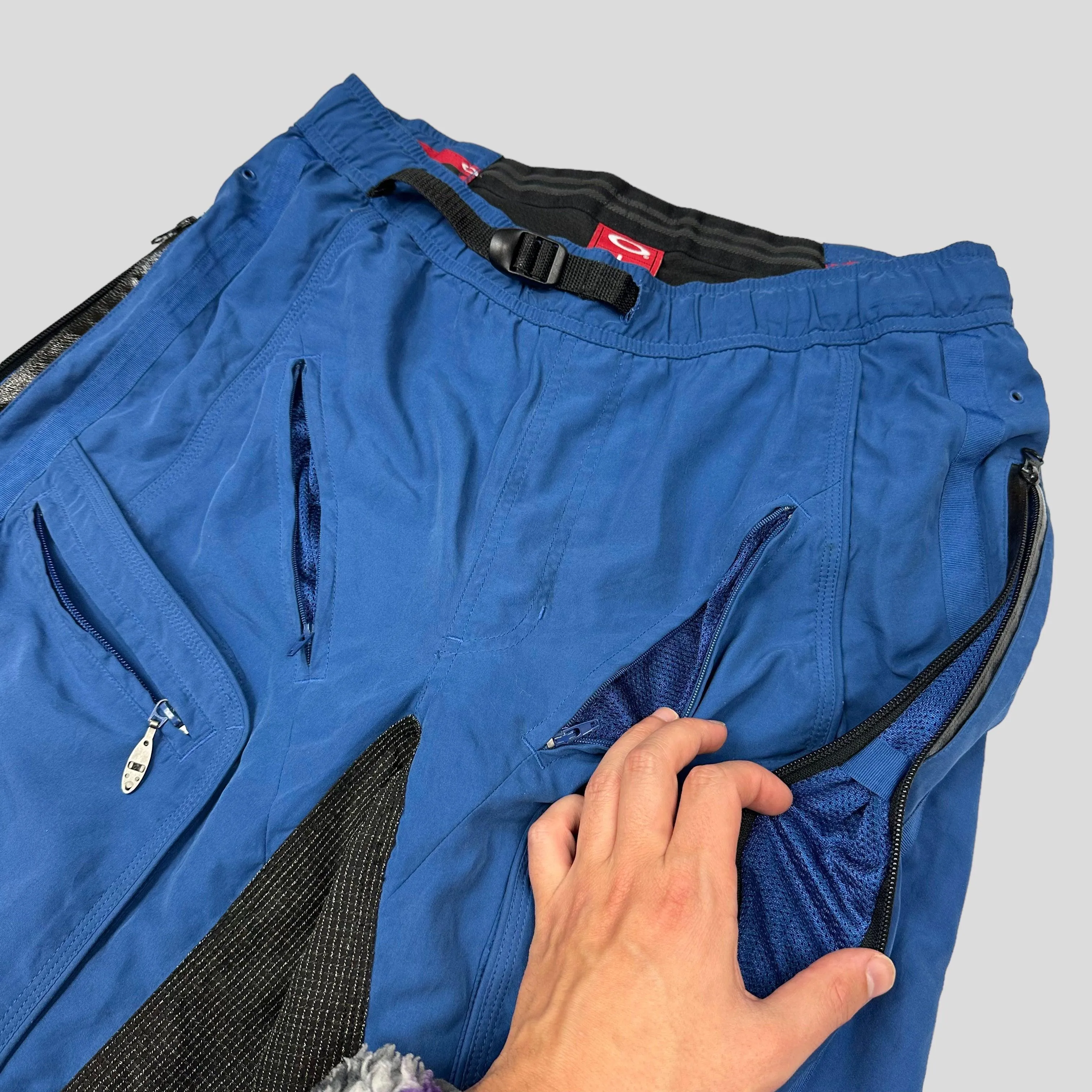 Oakley 00’s Ventilated Multipocket Shorts - 32-36